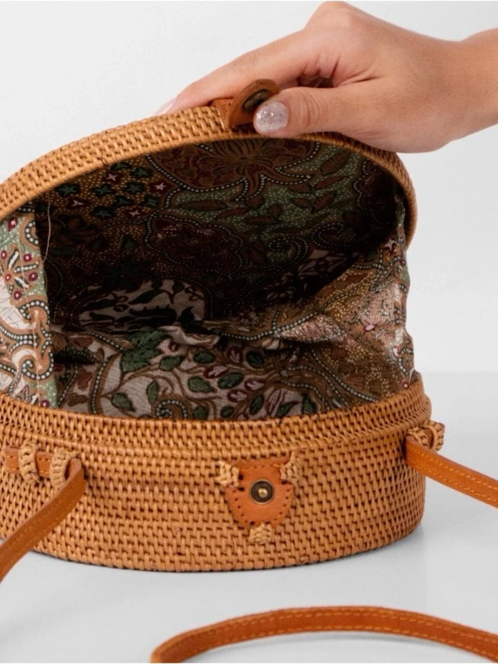 Round Woven Crossbody Bag in Tan